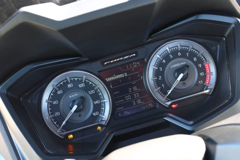 ホンダ フォルツァ|どっちを選ぶ? ホンダ新型ADV160&フォルツァ 車体比較【160の小回りと250の上質感】