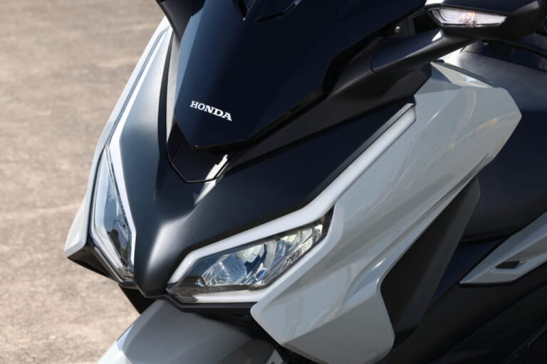 ホンダ フォルツァ|どっちを選ぶ? ホンダ新型ADV160&フォルツァ 車体比較【160の小回りと250の上質感】