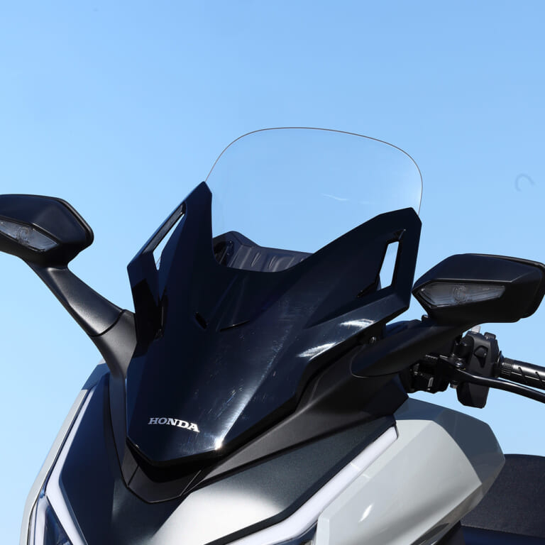 ホンダ フォルツァ|どっちを選ぶ? ホンダ新型ADV160&フォルツァ 車体比較【160の小回りと250の上質感】