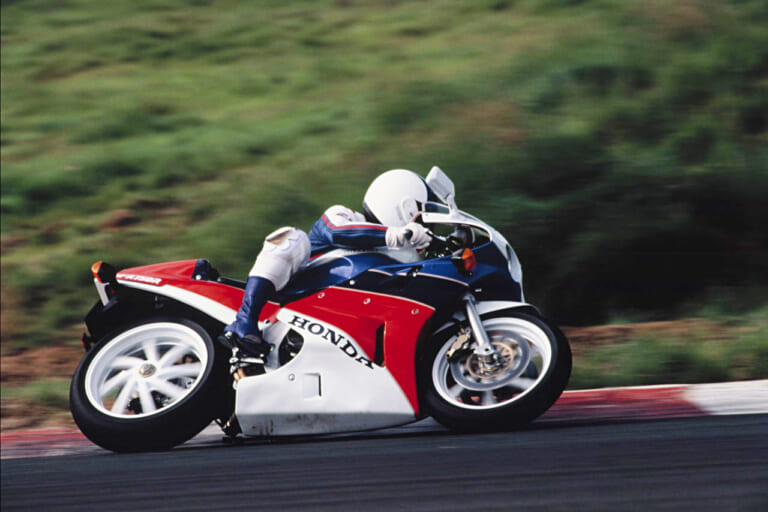 HONDA VFR750R|50年の歴史に名を残す全バイクの頂点が決定! ヤングマシン読者投票企画【マシン・オブ・ザ・50イヤーズ】