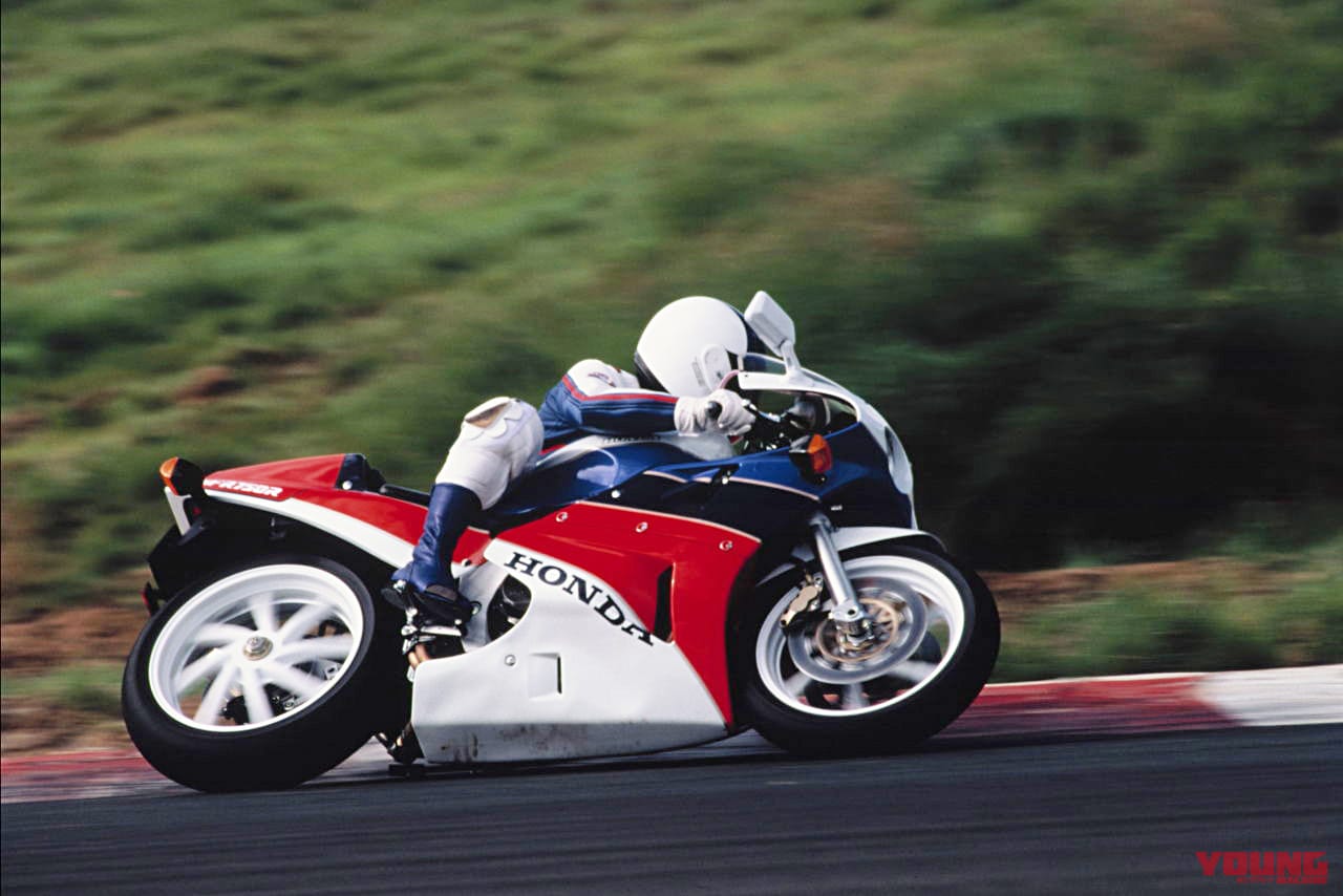 HONDA VFR750R|50年の歴史に名を残す全バイクの頂点が決定! ヤングマシン読者投票企画【マシン・オブ・ザ・50イヤーズ】