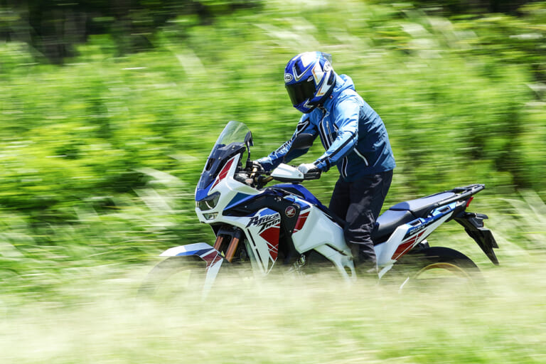 HONDA CRF1100L Africa Twin series|最も人気のあったオフロードバイクはこれだ!【人気の旅マシン、登場6年目で執念の初ウイン|読者投票企画 マシン オブ ザ イヤー2022】