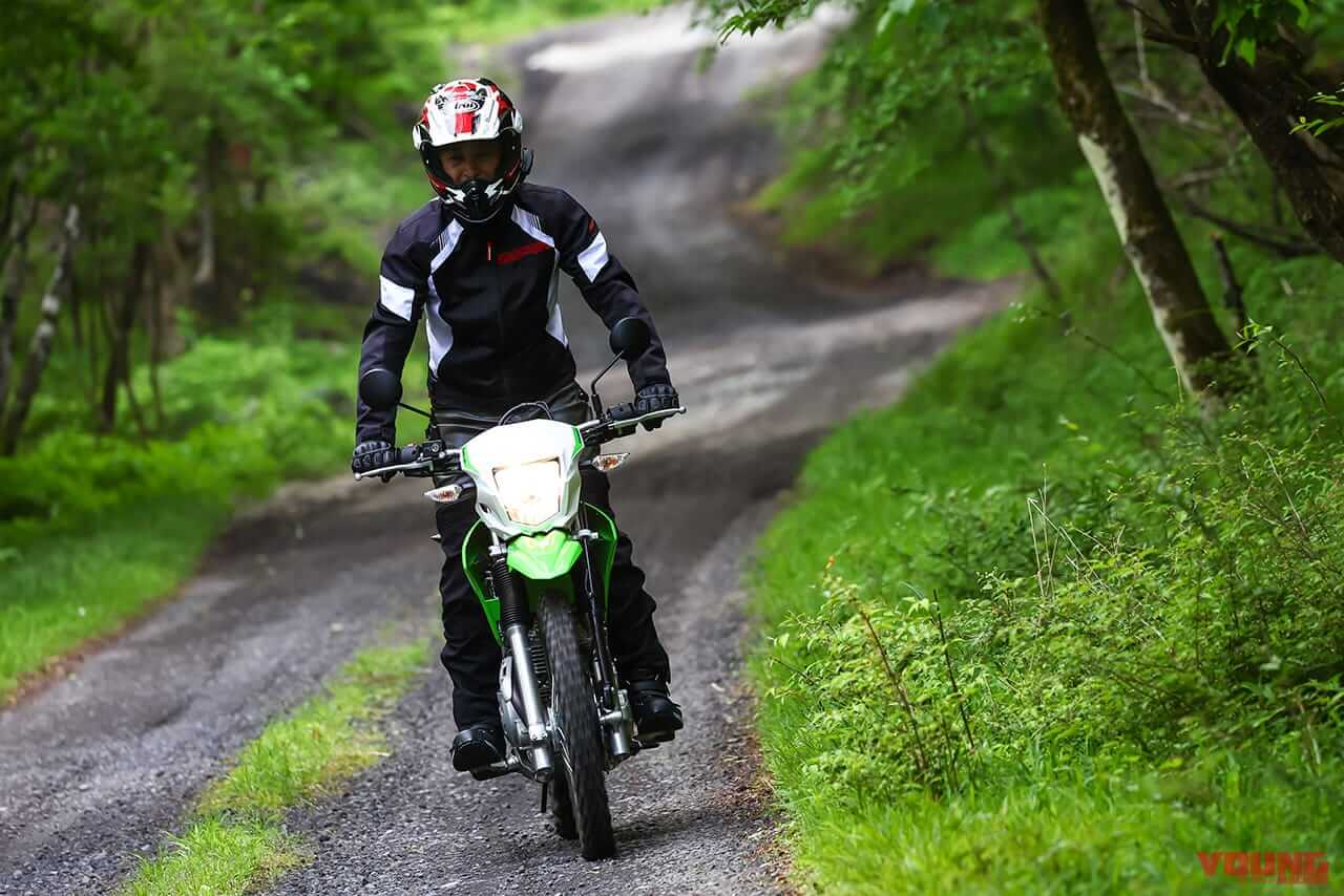 KAWASAKI KLX230S/SM|最も人気のあったオフロードバイクはこれだ!【人気の旅マシン、登場6年目で執念の初ウイン|読者投票企画 マシン オブ ザ イヤー2022】