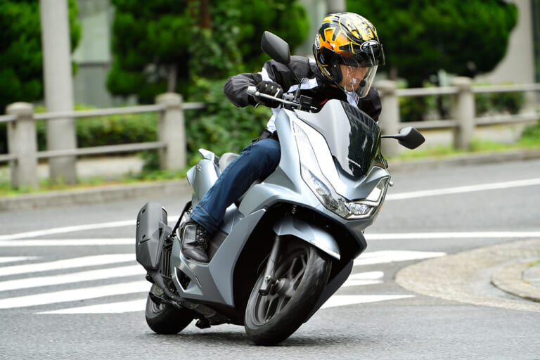 HONDA PCX125|やっぱり強いPCX! 最も人気だったスクーターはこれだ!【PCXが余裕の5連覇|読者投票企画 マシン オブ ザ イヤー2022】