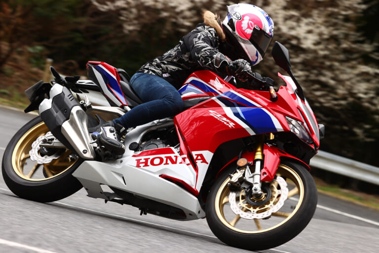 HONDA CBR250RR|250ccクラス一番人気のバイクはこれだ!【デビュー以来無傷の3連覇|マシン オブ ザ イヤー2022】