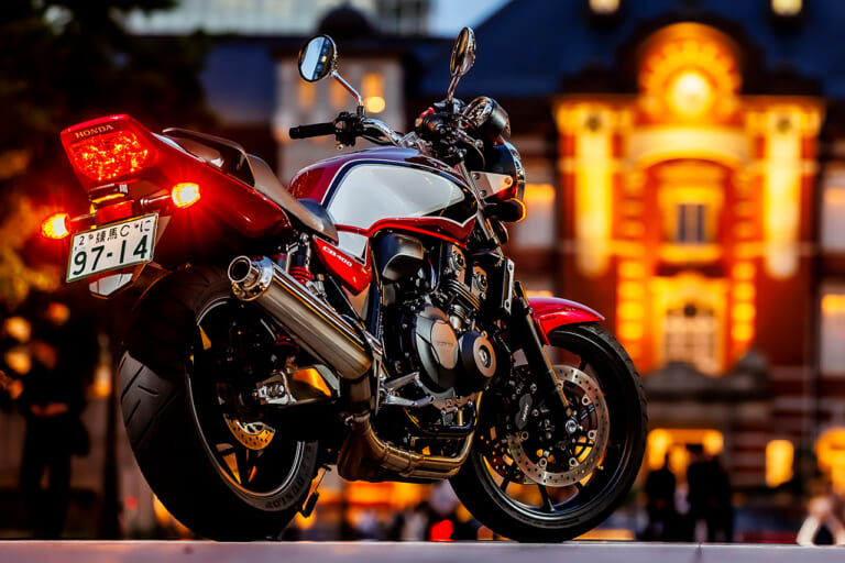 KAWASAKI Z900RS CAFE|CB400最後の雄姿! 最も人気のあった400ccバイクはこれだ!【驚異の24勝目|読者投票企画 マシン オブ ザ イヤー2022】