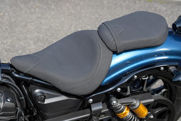 ヤマハ ボルト RスペックABS|シート|ヤマハ ボルト RスペックABS試乗インプレッション【簡潔ゆえの濃醇な味わいに酔う】