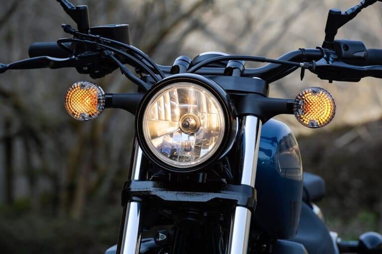 ヤマハ ボルト RスペックABS|灯火類|ヤマハ ボルト RスペックABS試乗インプレッション【簡潔ゆえの濃醇な味わいに酔う】