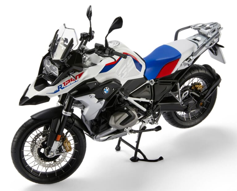 BMW 1/10スケール ミニチュアモデル|ヤンマシ的ホットアイテムピックアップ×9選〈SHOEI/イクソン/アルパインスターズ etc.〉