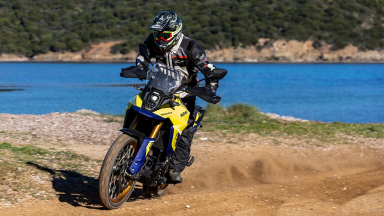 スズキ Vストロームの新機軸! 800DE試乗インプレッション【ダートロード100km乗りこなし】