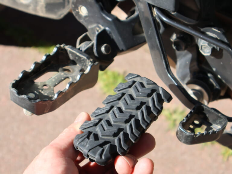 スズキ Vストローム800DE|スズキ Vストローム800DE車両解説【ダート性能の秘密はエンジンにあり!】