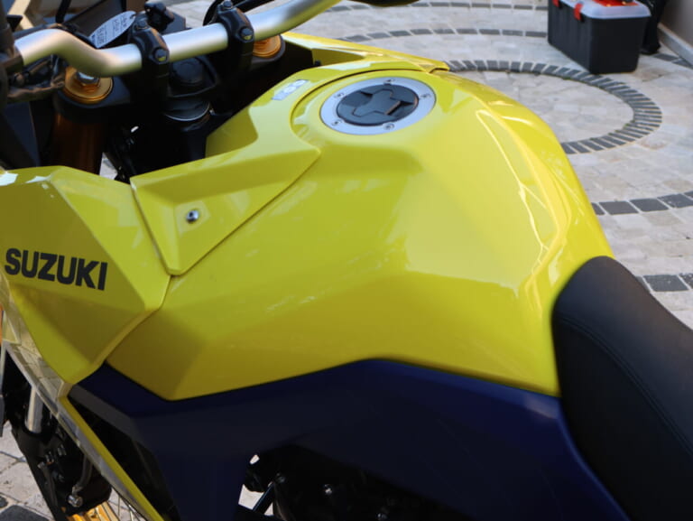 スズキ Vストローム800DE|スズキ Vストローム800DE車両解説【ダート性能の秘密はエンジンにあり!】