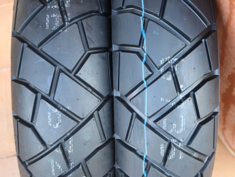 スズキ Vストローム800DE|スズキ Vストローム800DE車両解説【ダート性能の秘密はエンジンにあり!】