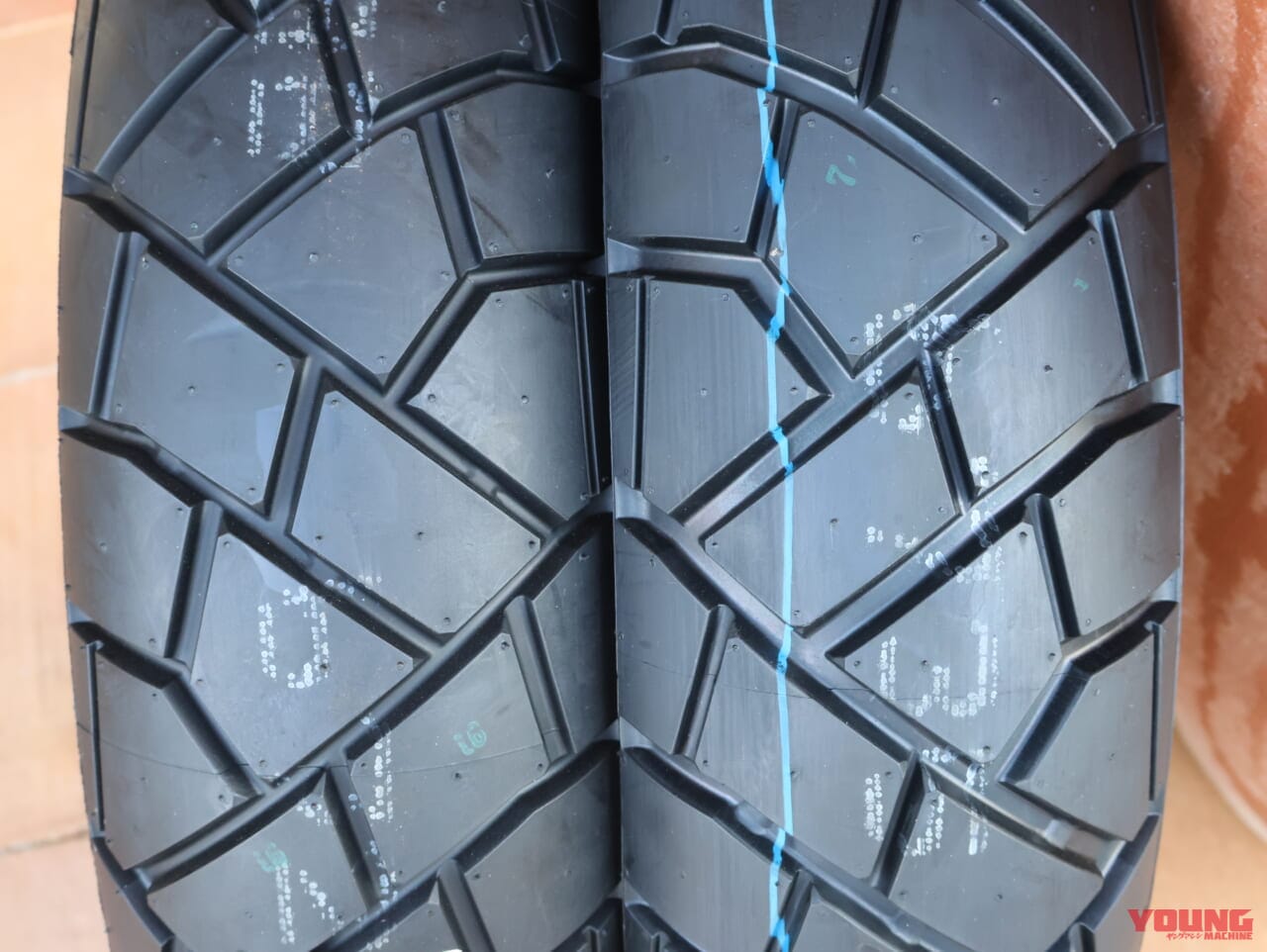 |スズキ Vストローム800DE車両解説【ダート性能の秘密はエンジンにあり!】