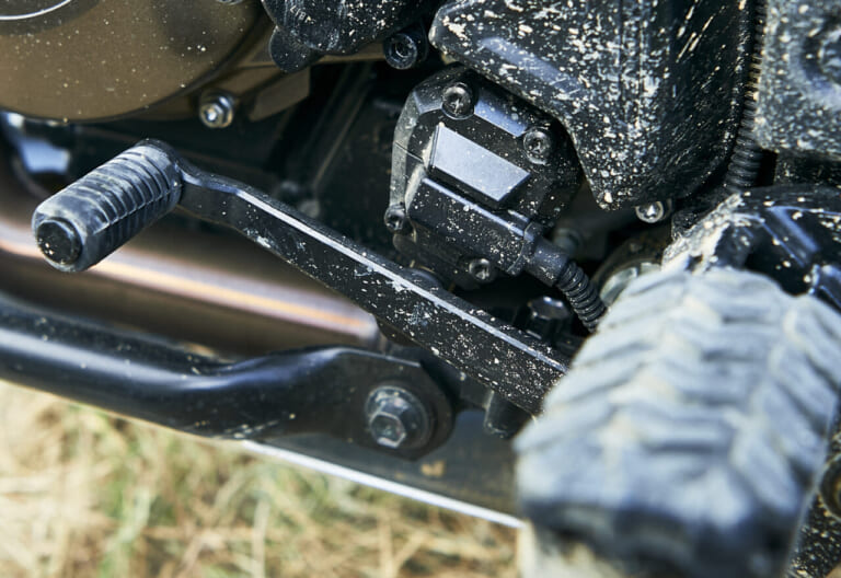 スズキ Vストローム1050|スズキ Vストローム1050/DE 車体解説/開発者インタビュー【Vの長兄にもDE STDもブラッシュアップ!】