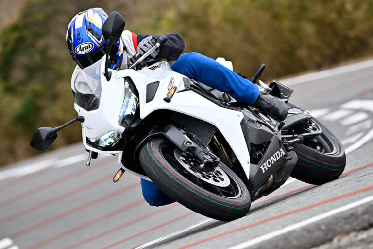 HONDA CBR650R|ホンダ CBR650R VS CB650R いまや希少な直列4気筒対決!【100万円+αで味わえるビッグバイクの醍醐味】