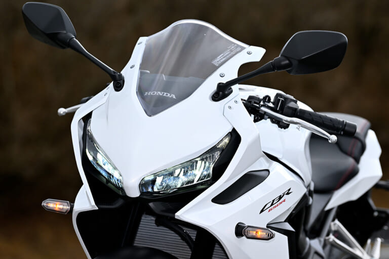 HONDA CBR650R|ホンダ CBR650R VS CB650R いまや希少な直列4気筒対決!【100万円+αで味わえるビッグバイクの醍醐味】