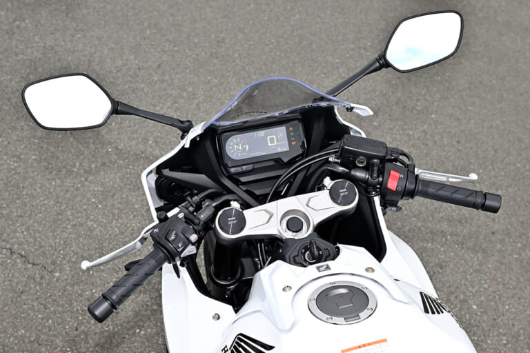 HONDA CBR650R|ホンダ CBR650R VS CB650R いまや希少な直列4気筒対決!【100万円+αで味わえるビッグバイクの醍醐味】