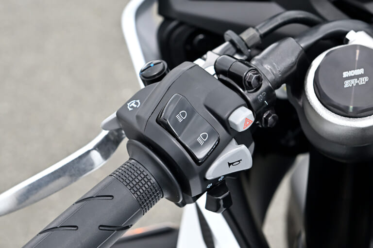 HONDA CBR650R|ホンダ CBR650R VS CB650R いまや希少な直列4気筒対決!【100万円+αで味わえるビッグバイクの醍醐味】