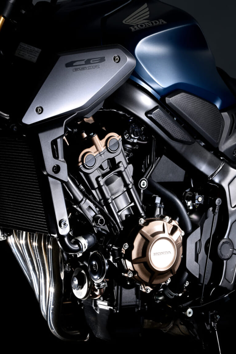 HONDA CB650R|ホンダ CBR650R VS CB650R いまや希少な直列4気筒対決!【100万円+αで味わえるビッグバイクの醍醐味】