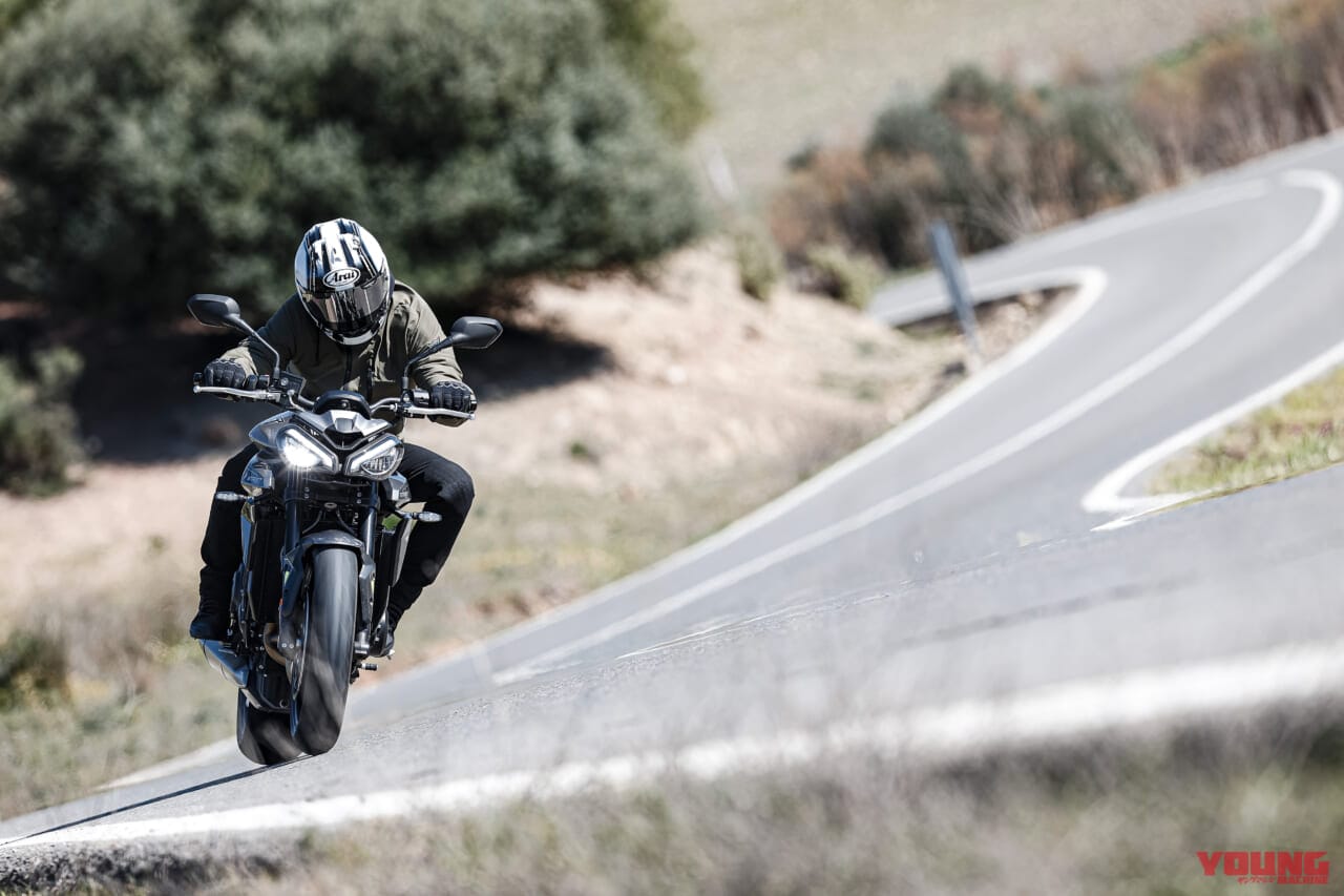 トライアンフ ストリートトリプルR|原田哲也のトライアンフ ストリートトリプルR/RS 試乗インプレッション【胸のすく加速感を意のままに操る】