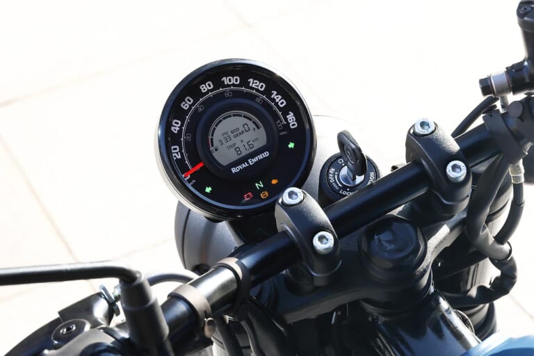 ロイヤルエンフィールド ハンター350|メーター|GB350の最強ライバル?! ロイヤルエンフィールド ハンター350試乗インプレッション【際立つ軽快感と胸のすく爽快なダッシュ】