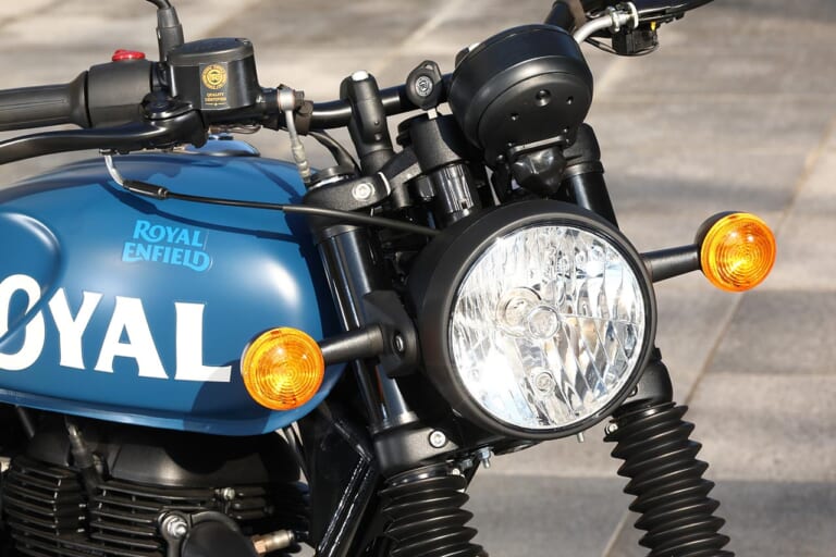 ロイヤルエンフィールド ハンター350|ヘッドライト|GB350の最強ライバル?! ロイヤルエンフィールド ハンター350試乗インプレッション【際立つ軽快感と胸のすく爽快なダッシュ】