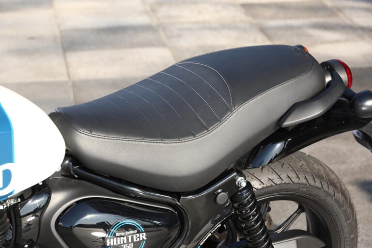 ロイヤルエンフィールド ハンター350|シート|GB350の最強ライバル?! ロイヤルエンフィールド ハンター350試乗インプレッション【際立つ軽快感と胸のすく爽快なダッシュ】