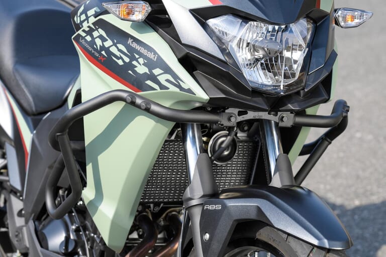 カワサキ ヴェルシス-X250ツアラー|エンジンガード|カワサキ ヴェルシス‐X 250ツアラー試乗インプレッション【語り継ぎたい名車。新車を買うなら今】