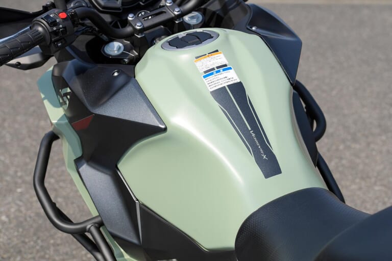 カワサキ ヴェルシス-X250ツアラー|燃料タンク|カワサキ ヴェルシス‐X 250ツアラー試乗インプレッション【語り継ぎたい名車。新車を買うなら今】