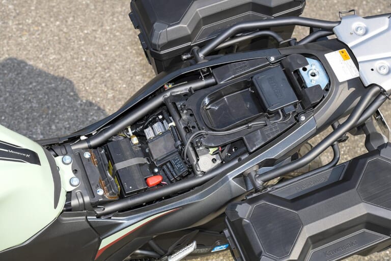 カワサキ ヴェルシス-X250ツアラー|シート|カワサキ ヴェルシス‐X 250ツアラー試乗インプレッション【語り継ぎたい名車。新車を買うなら今】