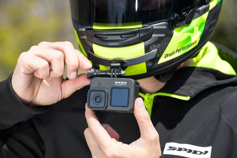 モトロッズ フレックススリム|FLEX SLIM UNIVERSAL FLEXIBLE MOTORCYCLE HELMET CHIN MOUNT|装着感|実用派GoProマウントだ! モトロッズ フレックススリム 試用インプレッション【見た目スマートで他機種に対応】
