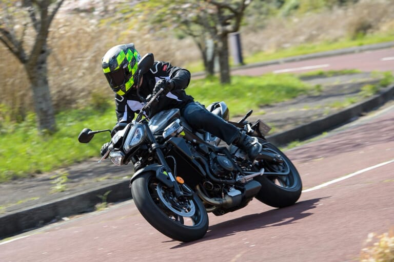 トライアンフ ストリートトリプル765R試乗インプレッション【極上エンジンの究極ストリートファイター】