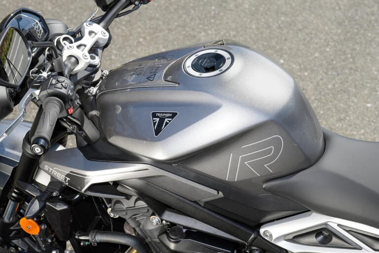 トライアンフ ストリートトリプル765R|燃料タンク|トライアンフ ストリートトリプル765R試乗インプレッション【極上エンジンの究極ストリートファイター】