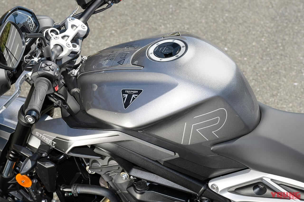 トライアンフ ストリートトリプル765R|燃料タンク|トライアンフ ストリートトリプル765R試乗インプレッション【極上エンジンの究極ストリートファイター】