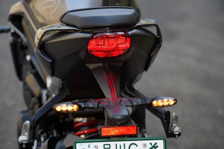 トライアンフ ストリートトリプル765R|リヤ|トライアンフ ストリートトリプル765R試乗インプレッション【極上エンジンの究極ストリートファイター】