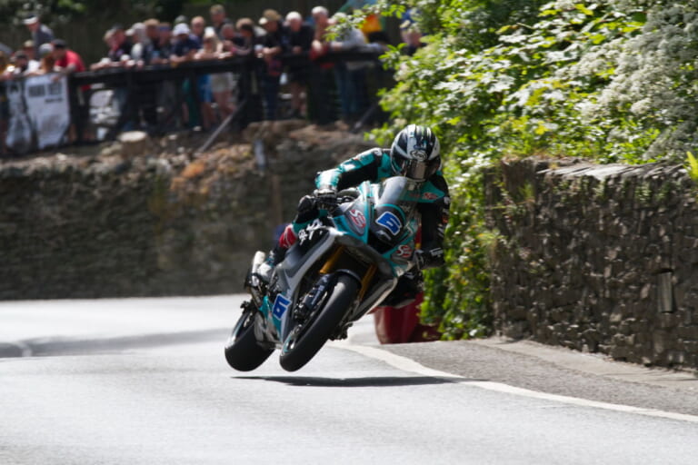 マン島TT|2023年|2023年のマン島TTは英雄2人の一騎打ち! 奇跡的な好天も続いた