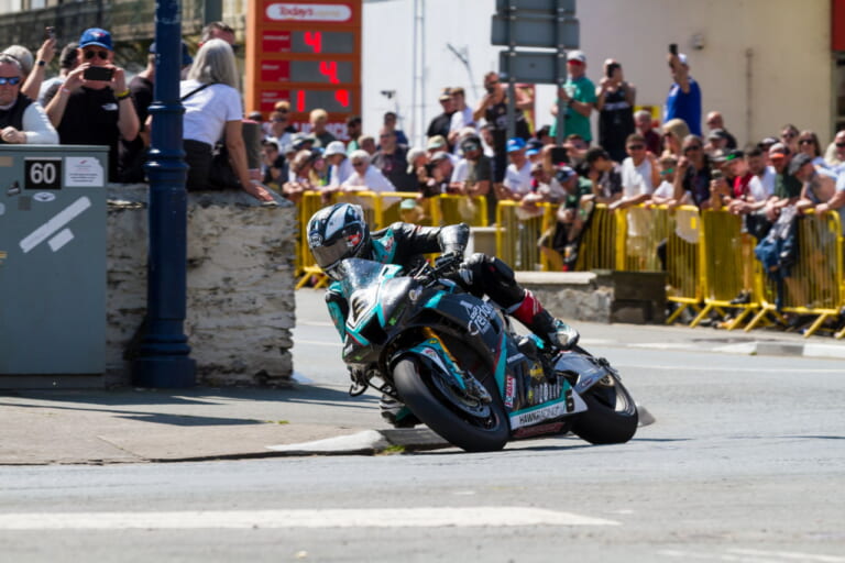 マン島TT|2023年|2023年のマン島TTは英雄2人の一騎打ち! 奇跡的な好天も続いた