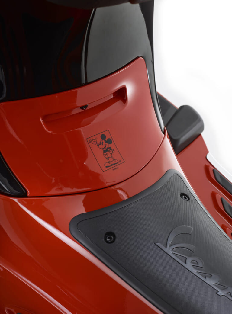 Vespa Primavera 125|ディズニー×ベスパコラボ! ミッキーマウスカラーのプリマベーラが欧州で発表