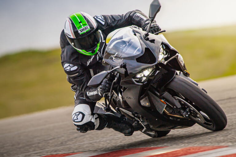 オールニュースタイリング! カワサキ新型「ニンジャZX-6R」がテンアール顔で登場、北米と欧州で同時発表された!
