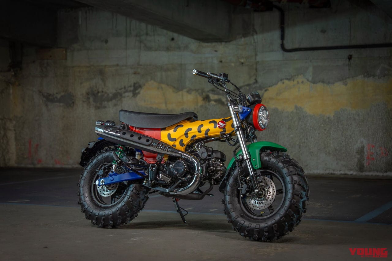 |ヒョウ柄のダックス125に、チョッパー仕様のモンキー125だと?! ビアリッツで開催の「ホイールス&ウェーブス」に7か国のホンダ カスタムミニが登場