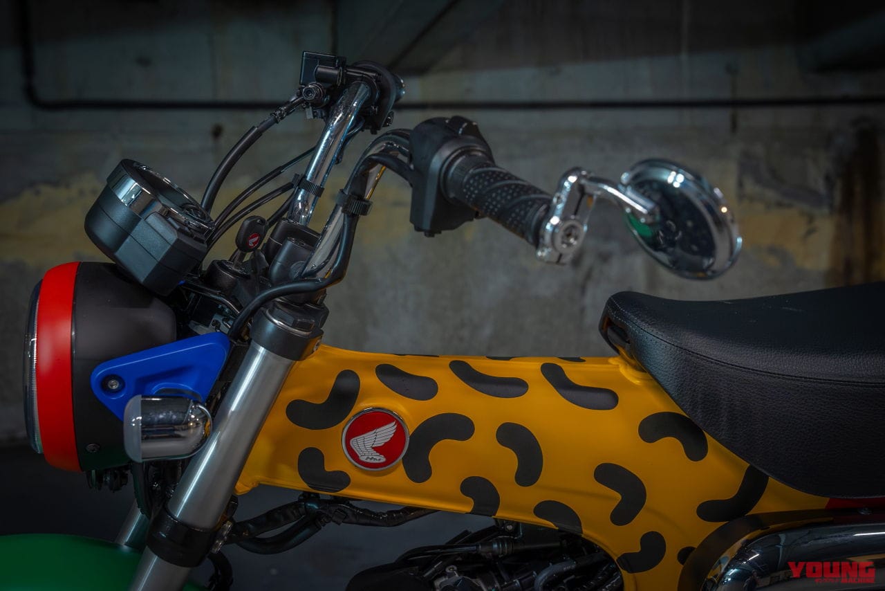 |ヒョウ柄のダックス125に、チョッパー仕様のモンキー125だと?! ビアリッツで開催の「ホイールス&ウェーブス」に7か国のホンダ カスタムミニが登場