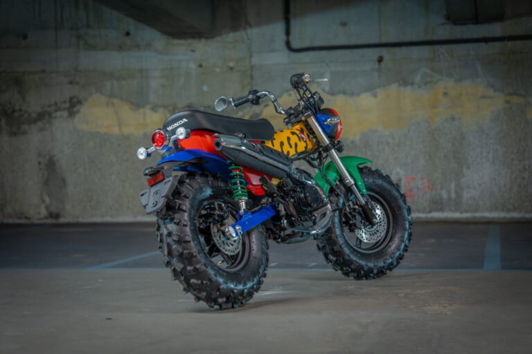 Driving Me Mad(Spain)|ヒョウ柄のダックス125に、チョッパー仕様のモンキー125だと?! ビアリッツで開催の「ホイールス&ウェーブス」に7か国のホンダ カスタムミニが登場