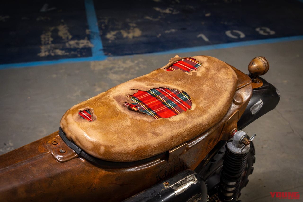 |ヒョウ柄のダックス125に、チョッパー仕様のモンキー125だと?! ビアリッツで開催の「ホイールス&ウェーブス」に7か国のホンダ カスタムミニが登場