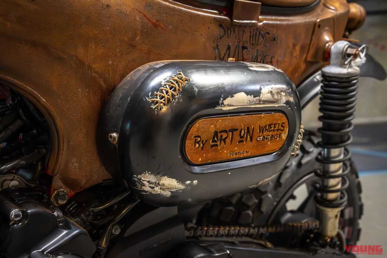 |ヒョウ柄のダックス125に、チョッパー仕様のモンキー125だと?! ビアリッツで開催の「ホイールス&ウェーブス」に7か国のホンダ カスタムミニが登場