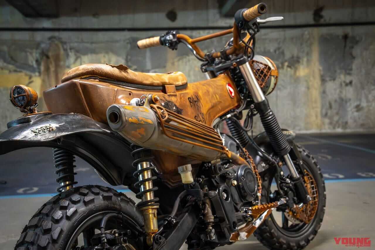 |ヒョウ柄のダックス125に、チョッパー仕様のモンキー125だと?! ビアリッツで開催の「ホイールス&ウェーブス」に7か国のホンダ カスタムミニが登場