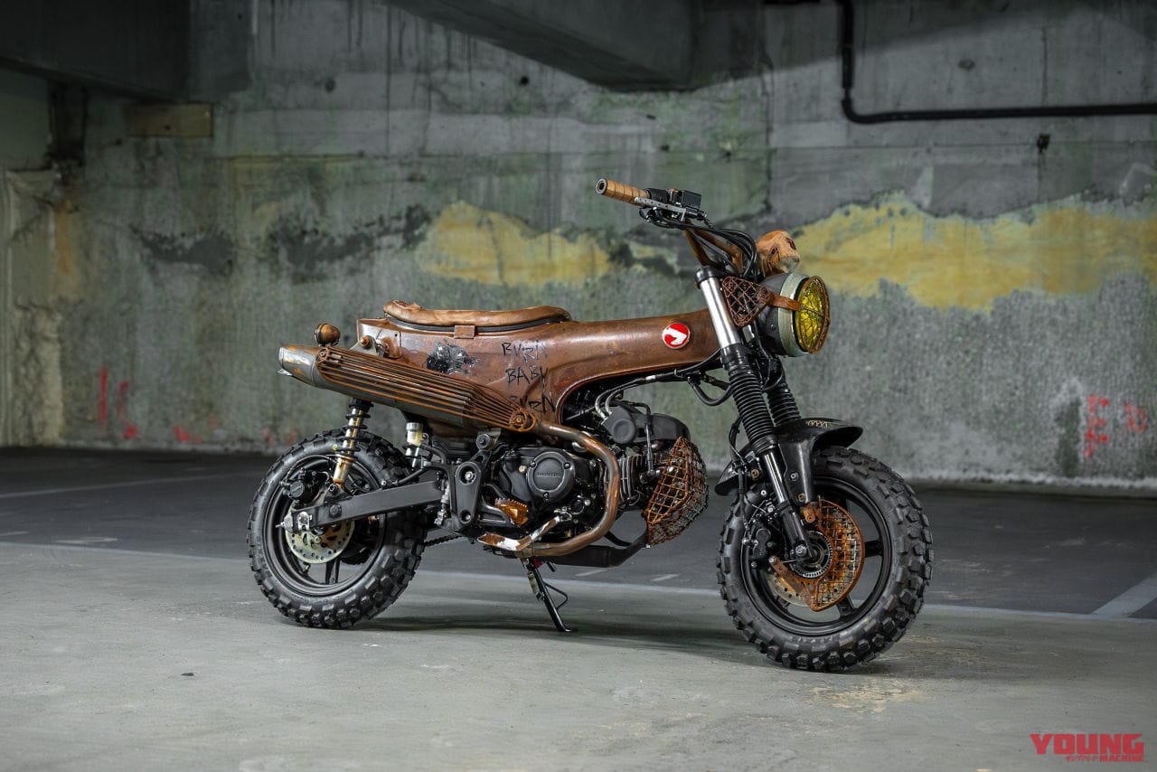 |ヒョウ柄のダックス125に、チョッパー仕様のモンキー125だと?! ビアリッツで開催の「ホイールス&ウェーブス」に7か国のホンダ カスタムミニが登場