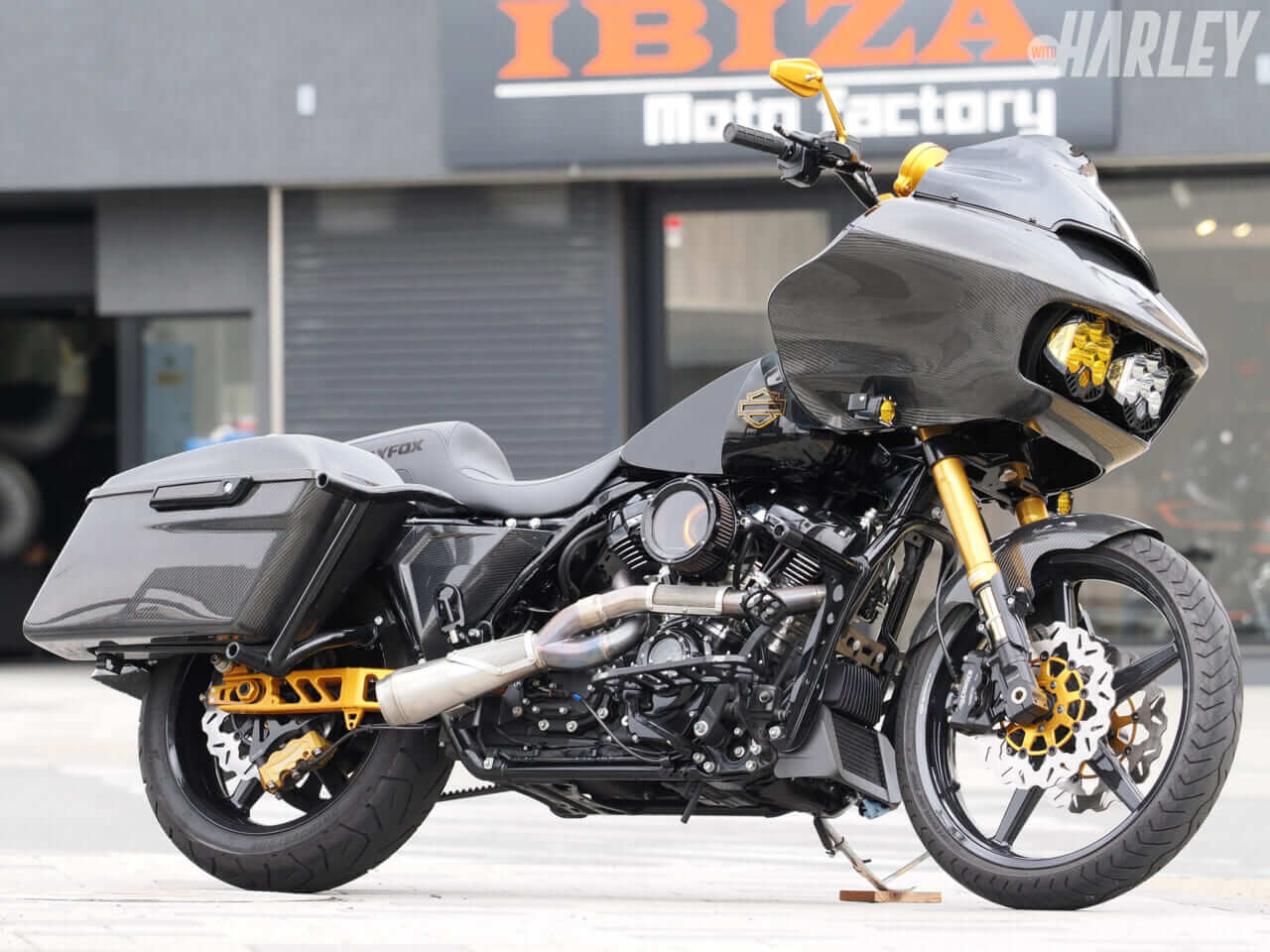 写真] HarleyDavidson-FLTRXS-IbizaMotofactory-Custom-01 │ LG129 ...