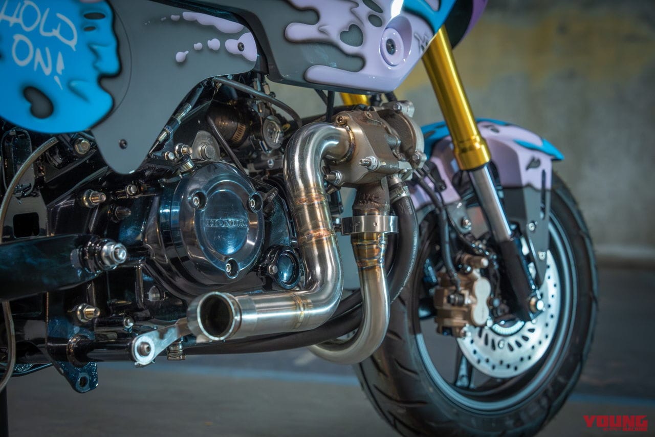 |ヒョウ柄のダックス125に、チョッパー仕様のモンキー125だと?! ビアリッツで開催の「ホイールス&ウェーブス」に7か国のホンダ カスタムミニが登場