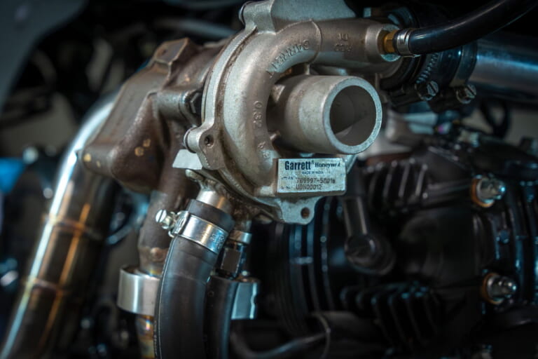 Hold On!(UK)|ヒョウ柄のダックス125に、チョッパー仕様のモンキー125だと?! ビアリッツで開催の「ホイールス&ウェーブス」に7か国のホンダ カスタムミニが登場